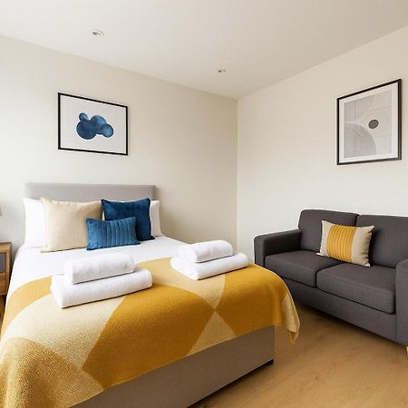 Bright Studio Flat - Walk To River Thames & Kingston Town Surbiton Eksteriør billede