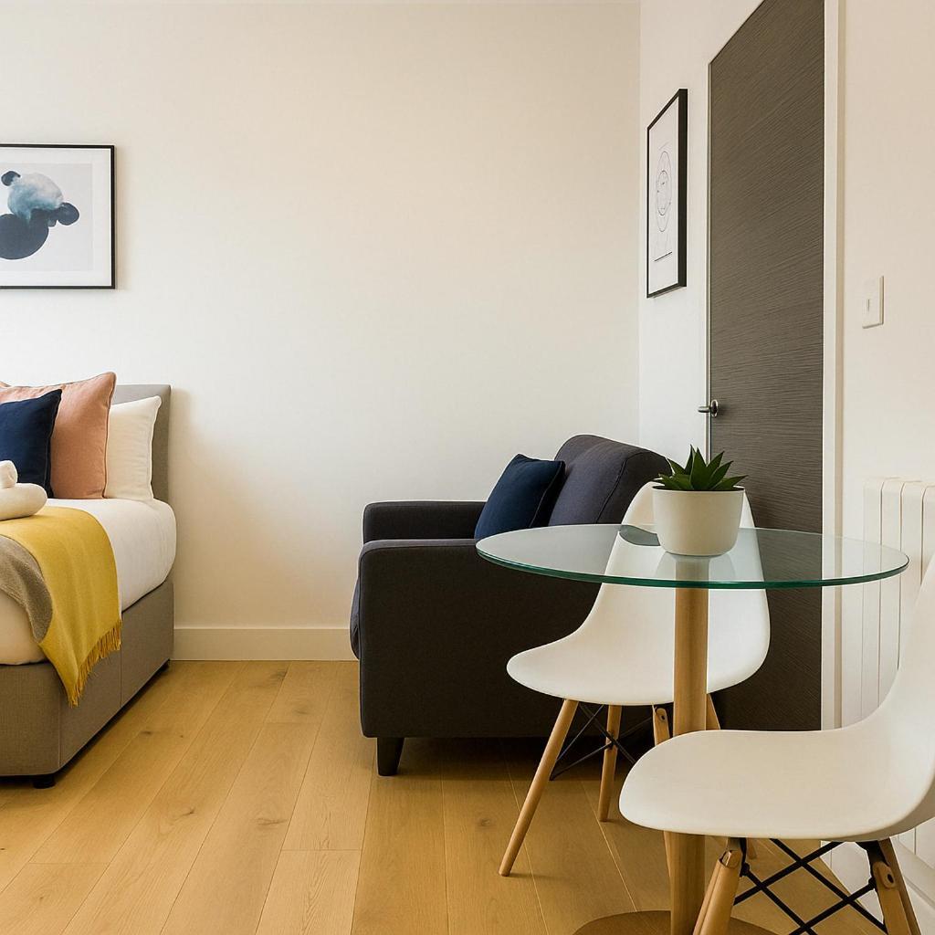 Bright Studio Flat - Walk To River Thames & Kingston Town Surbiton Eksteriør billede